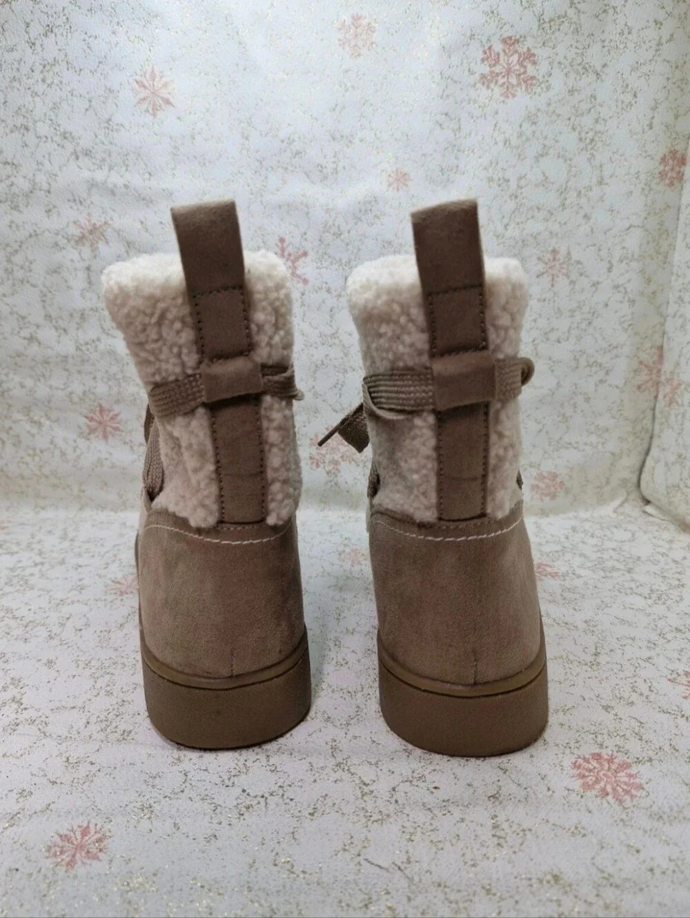 Universal Thread Women's Sherpa Winter Boots Sz 9 Taupe Cozy Faux Suede Lace-Up